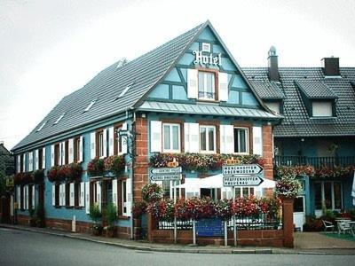 Logis Hotel Aux Comtes De Hanau Ingwiller المظهر الخارجي الصورة