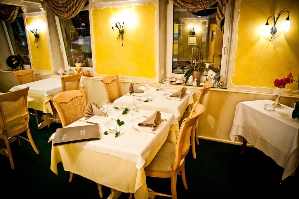 Logis Hotel Aux Comtes De Hanau Ingwiller المظهر الخارجي الصورة