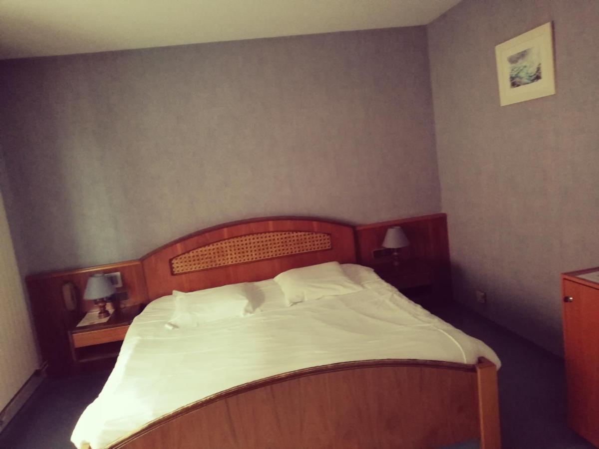 Logis Hotel Aux Comtes De Hanau Ingwiller المظهر الخارجي الصورة
